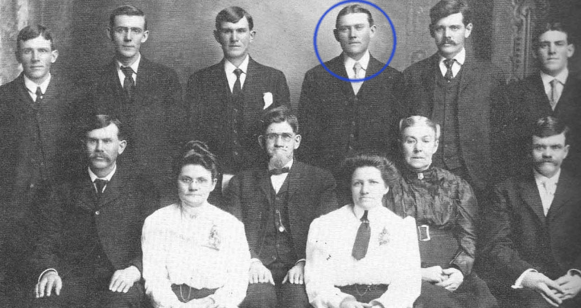 JW Seaman, in glasses, with his wife and 10 of his children. C. 1909.